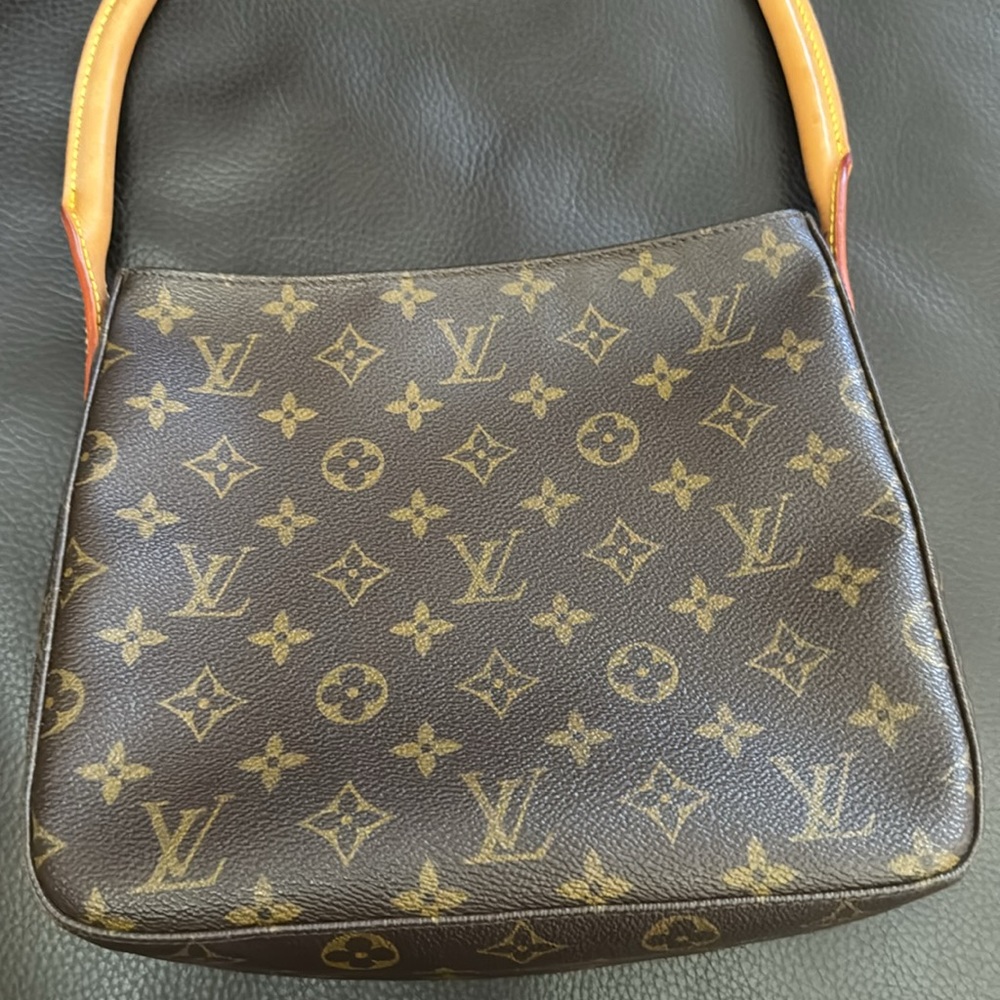 Louis Vuitton Looping MM Monogram Shoulder Bag - Picture 3 of 16